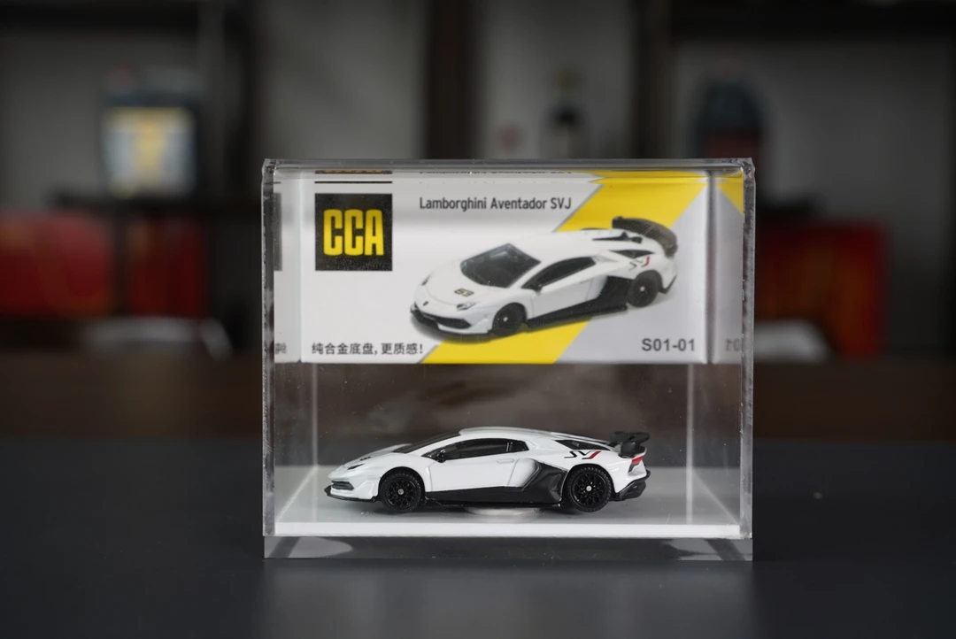 CCA1:64合金车模 兰博基尼SVJ(送亚克力展示盒)