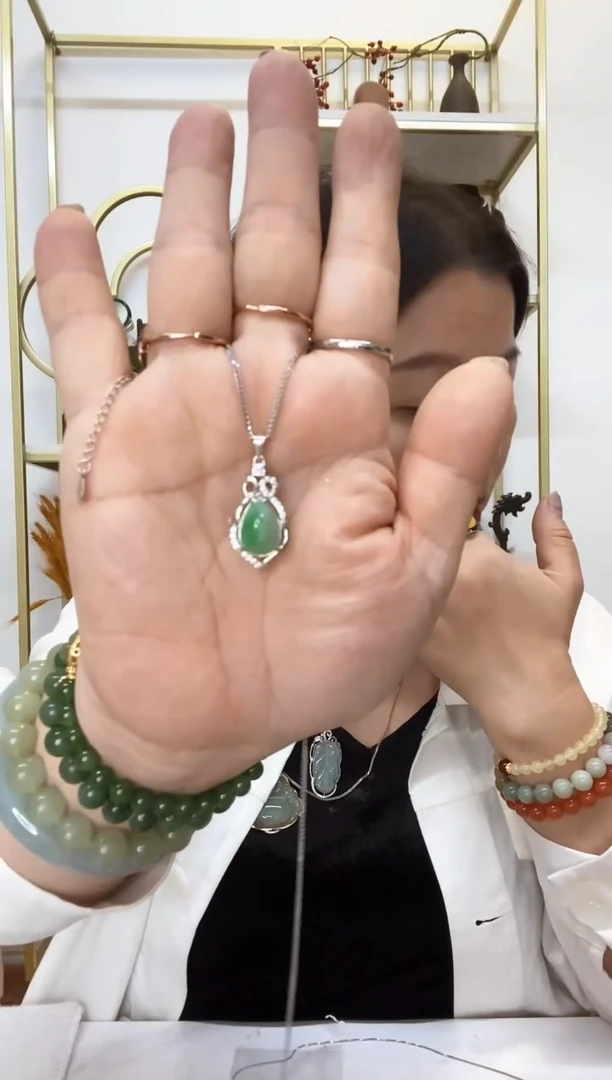 【闪购商品】翡翠吊坠(赠链)银S925镶嵌小水滴