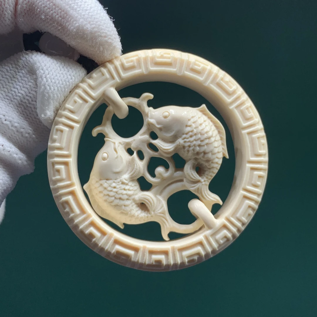 【四六儿】猛犸象牙手工镂空双鱼牌原生态5A冰料吊坠牌子