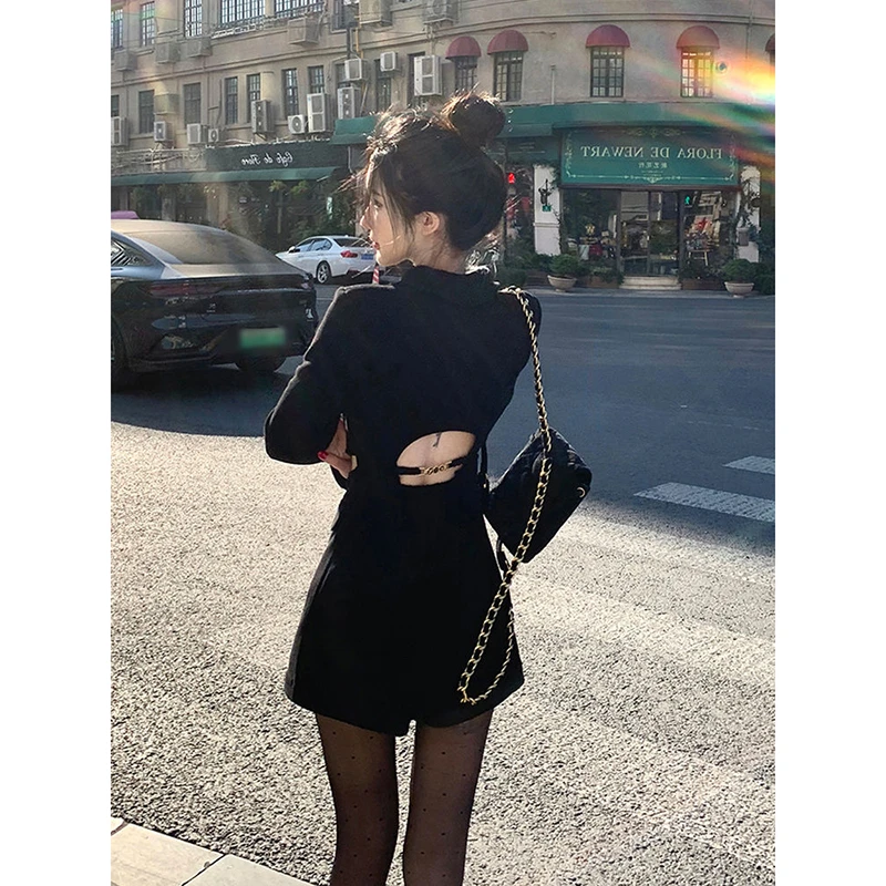 薄款灯芯绒连衣裙女春秋2025新款法式设计感镂空露腰洋气小黑裙子