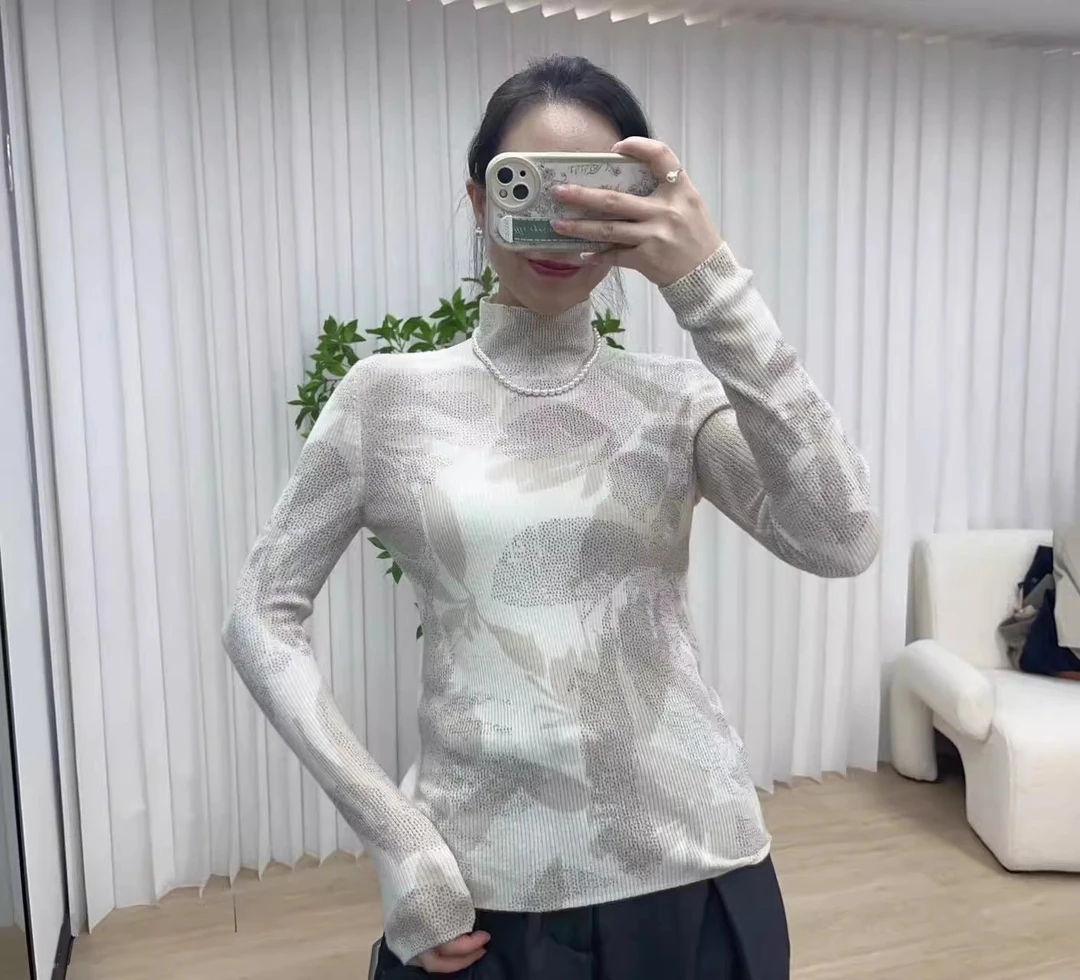 Cle Luxe Mode高级风可机洗中领手工印花羊绒衫CLMS246890长袖