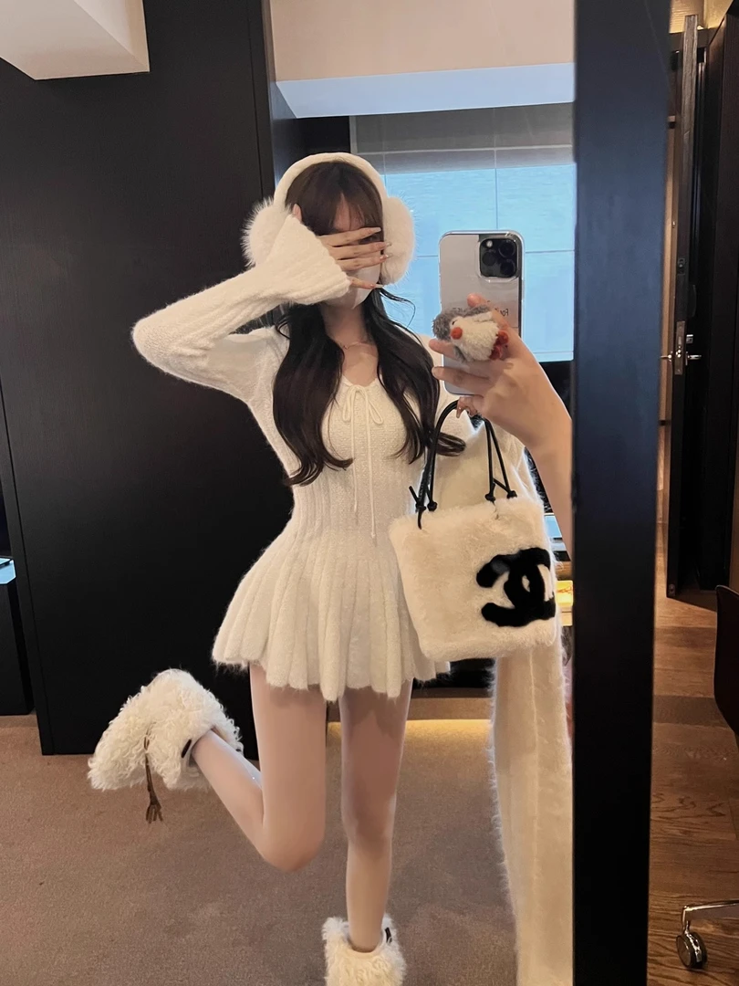 小香风V领修身高腰针织连衣裙百褶短裙女秋冬新款芭蕾风蓬蓬裙子