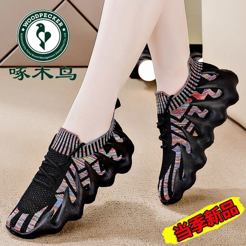 啄木鸟品牌飞织鞋透气网面轻便2025新款爆款百搭防耐磨滑跑步女鞋
