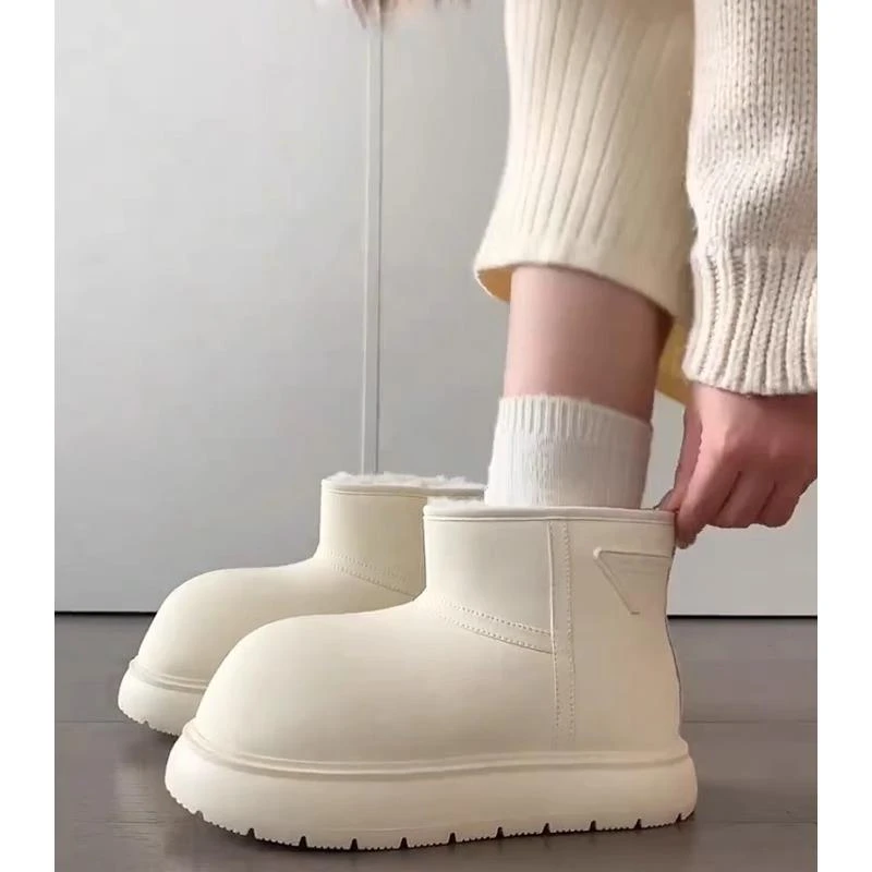 白色厚底雪地靴女款丑萌大头面包鞋2025新款冬季防水阔腿裤必备鞋