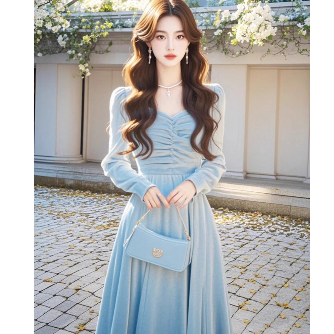 秋冬轻奢气质长裙女秋2024新款爆款高级感小香风蓝色丝绒连衣裙子