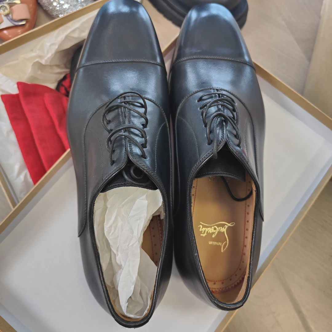 全新未使用  CL黑色红底皮鞋39码