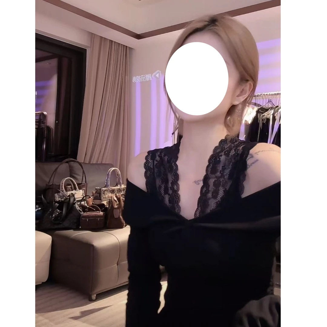 艺等YIDENG秋季时尚黑色蕾丝长袖t恤修身显瘦气质小众打底衫上衣