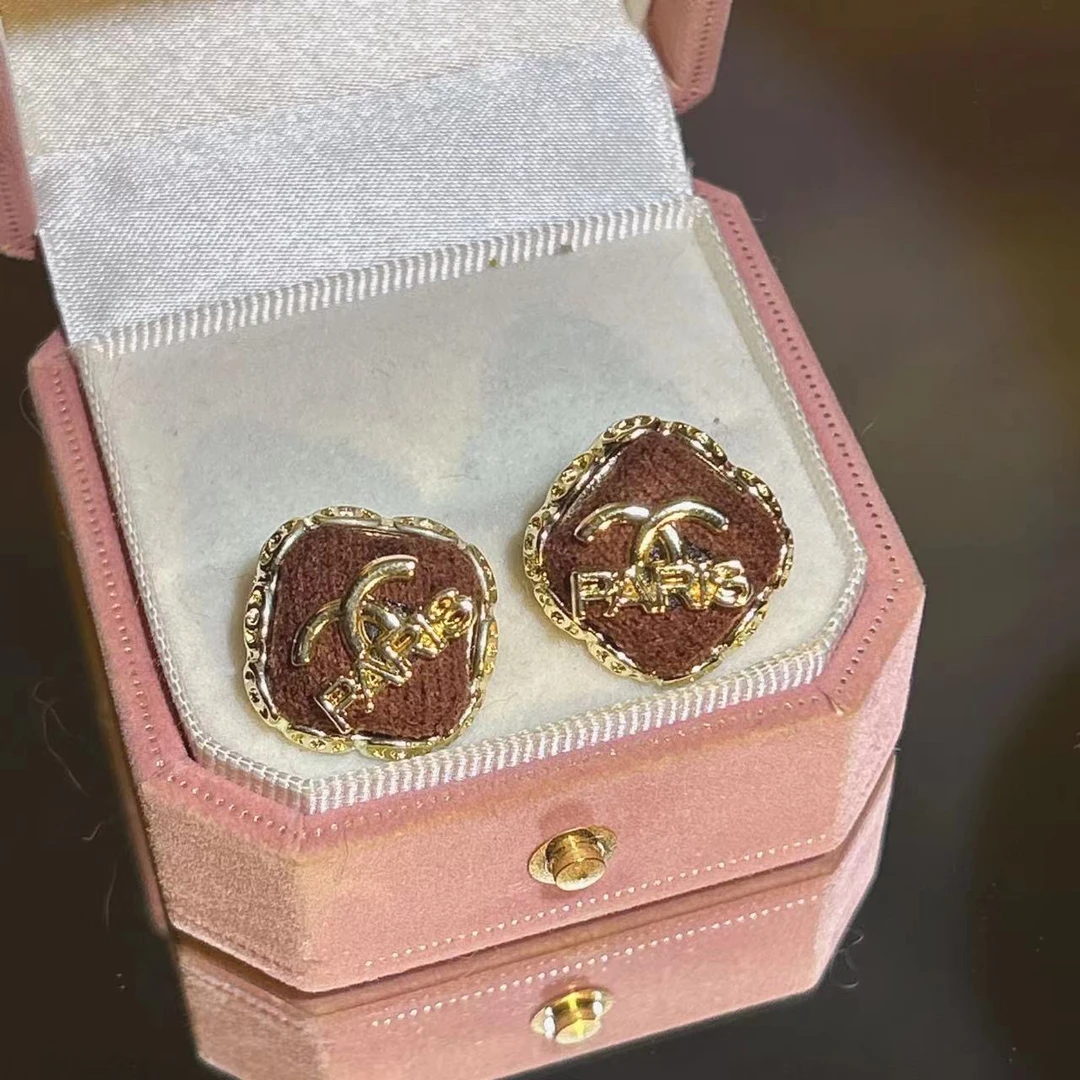 铜合金耳饰 小香巴黎咖色菱形小巧女人味复古耳钉 A218