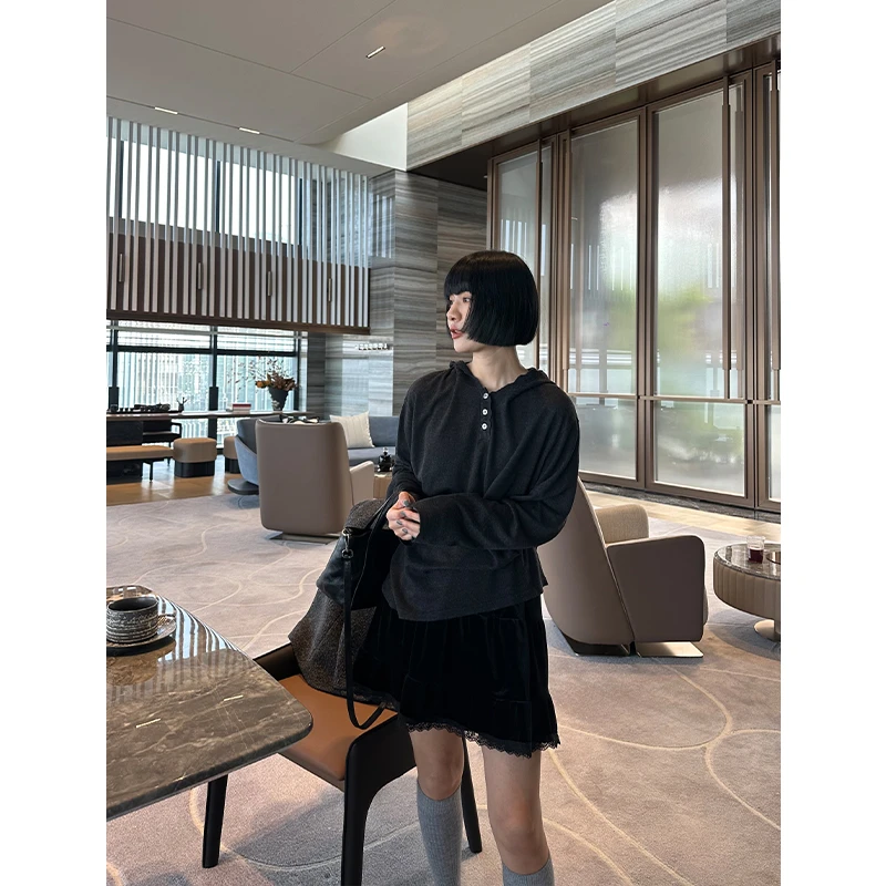 BUUYIE 2024气质新款修身显瘦黑色连帽针织衫女 2470300