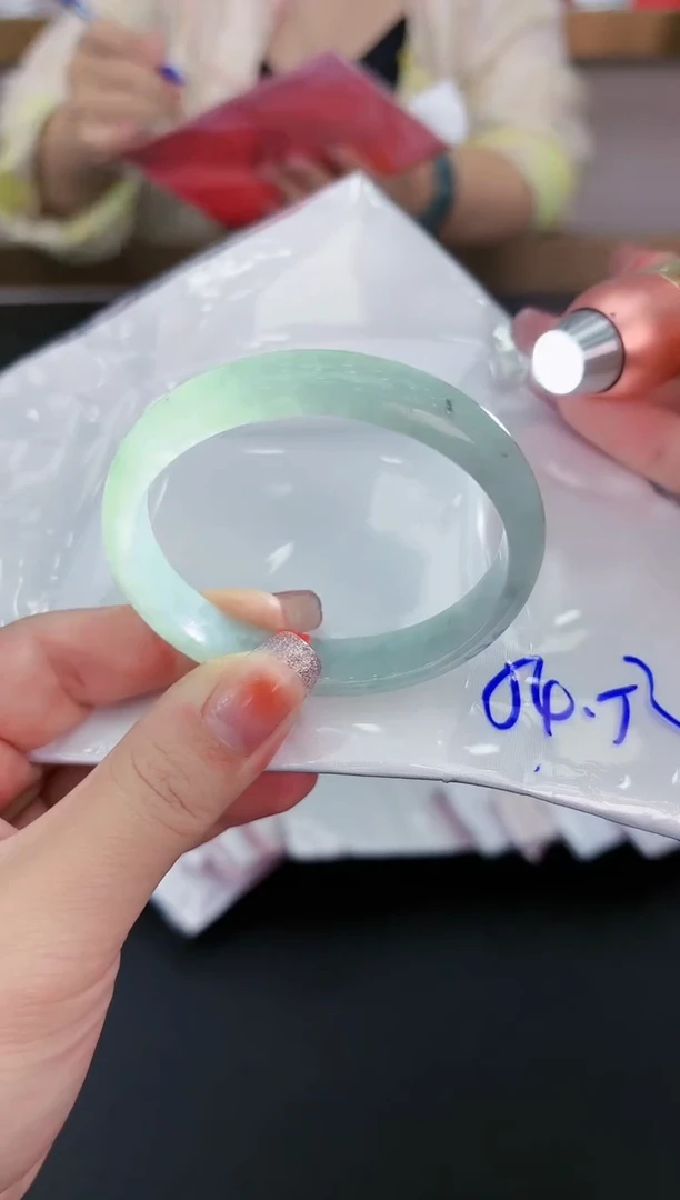 【闪购商品】翡翠手镯未镶嵌翡翠A货