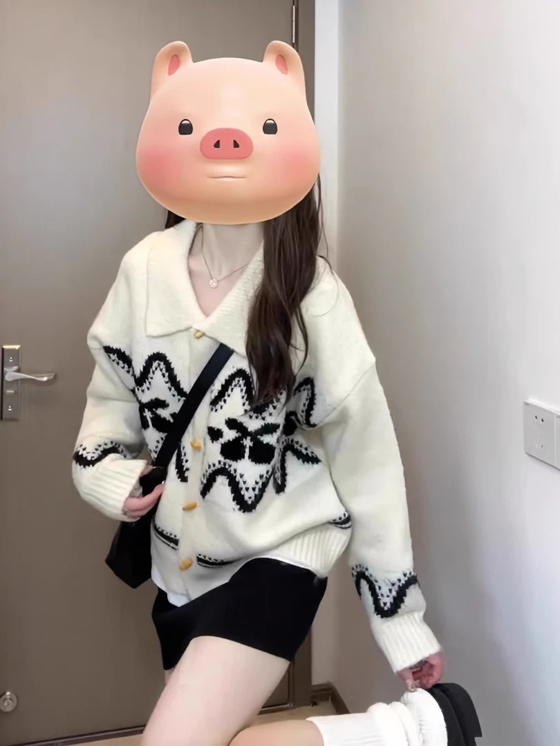 白色翻领牛角扣樱桃毛衣外套女秋冬季韩系穿搭慵懒风针织开衫上衣