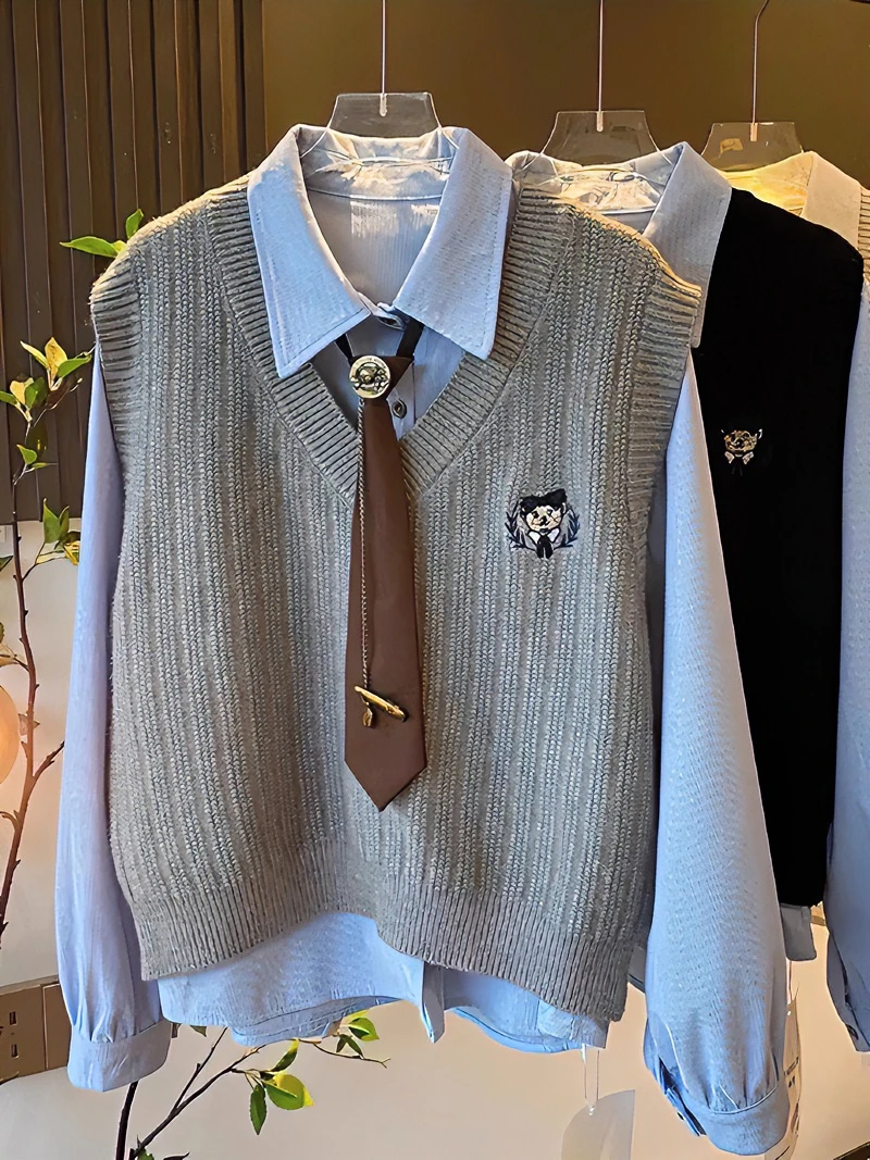 学院风坎肩针织马甲女秋季新款叠穿长袖百搭时尚减龄刺绣单马甲