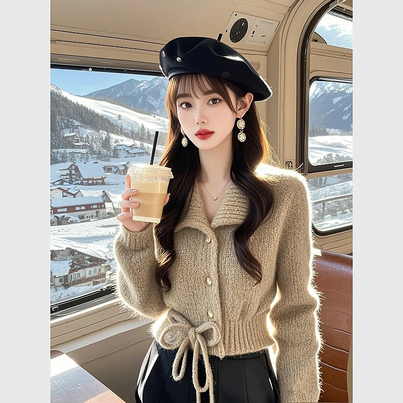 2024冬季爆款独特超好看燕麦色毛衣女款韩系软糯外穿翻领针织上衣