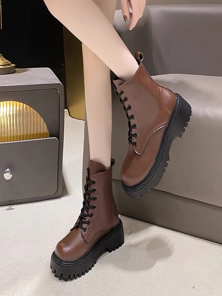 奥566-1 068    秋冬季马丁靴女英伦时尚真皮女中筒靴百搭