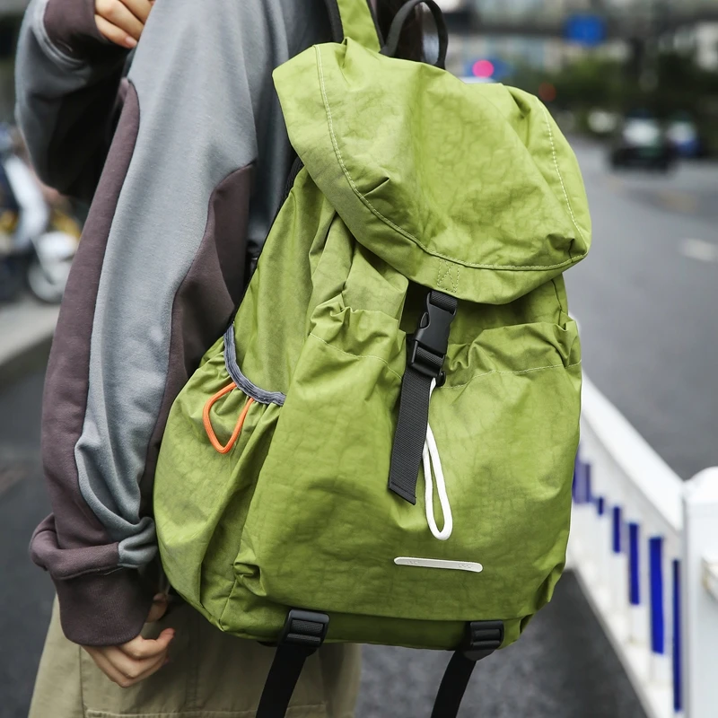 新款运动休闲翻盖双肩包新款潮牌男女登山包户外轻便出行旅行包