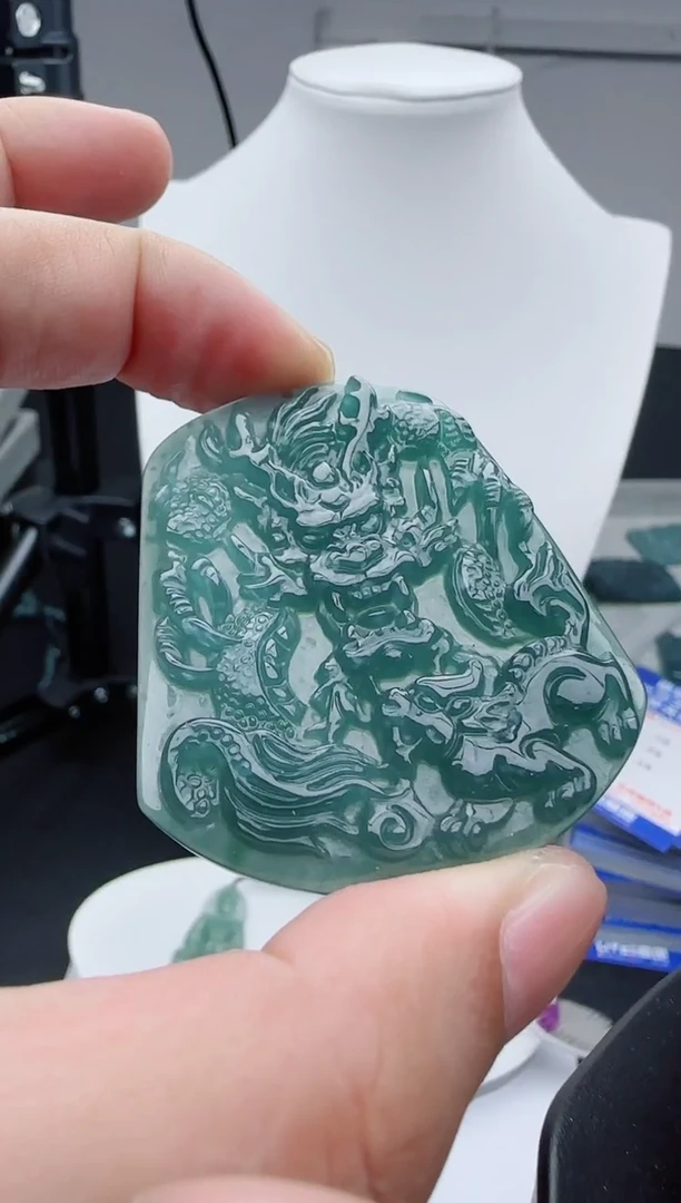 【闪购商品】翡翠颈饰未镶嵌大龙头