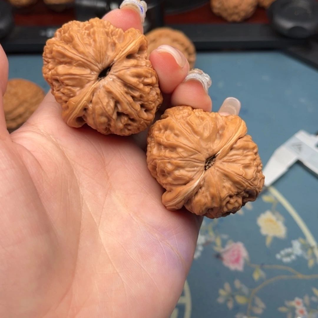 【闪购商品】文玩核桃把件?**士