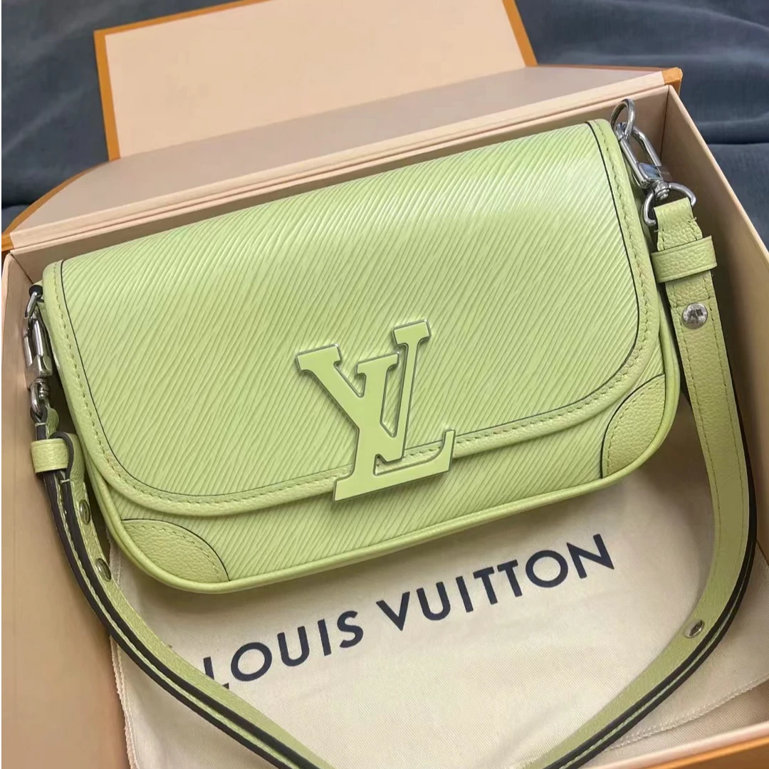 95新 LouisVuitton/路易威登 青奢荟/法棍水波纹斜挎包/46075