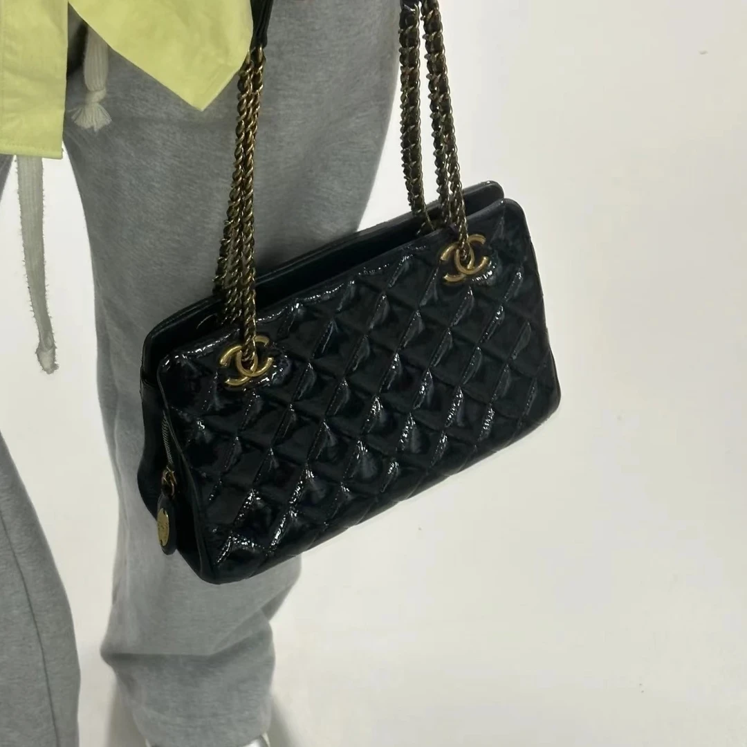 95新 Chanel/香奈儿 青奢荟/香奈儿漆皮黑色腋下包//50977