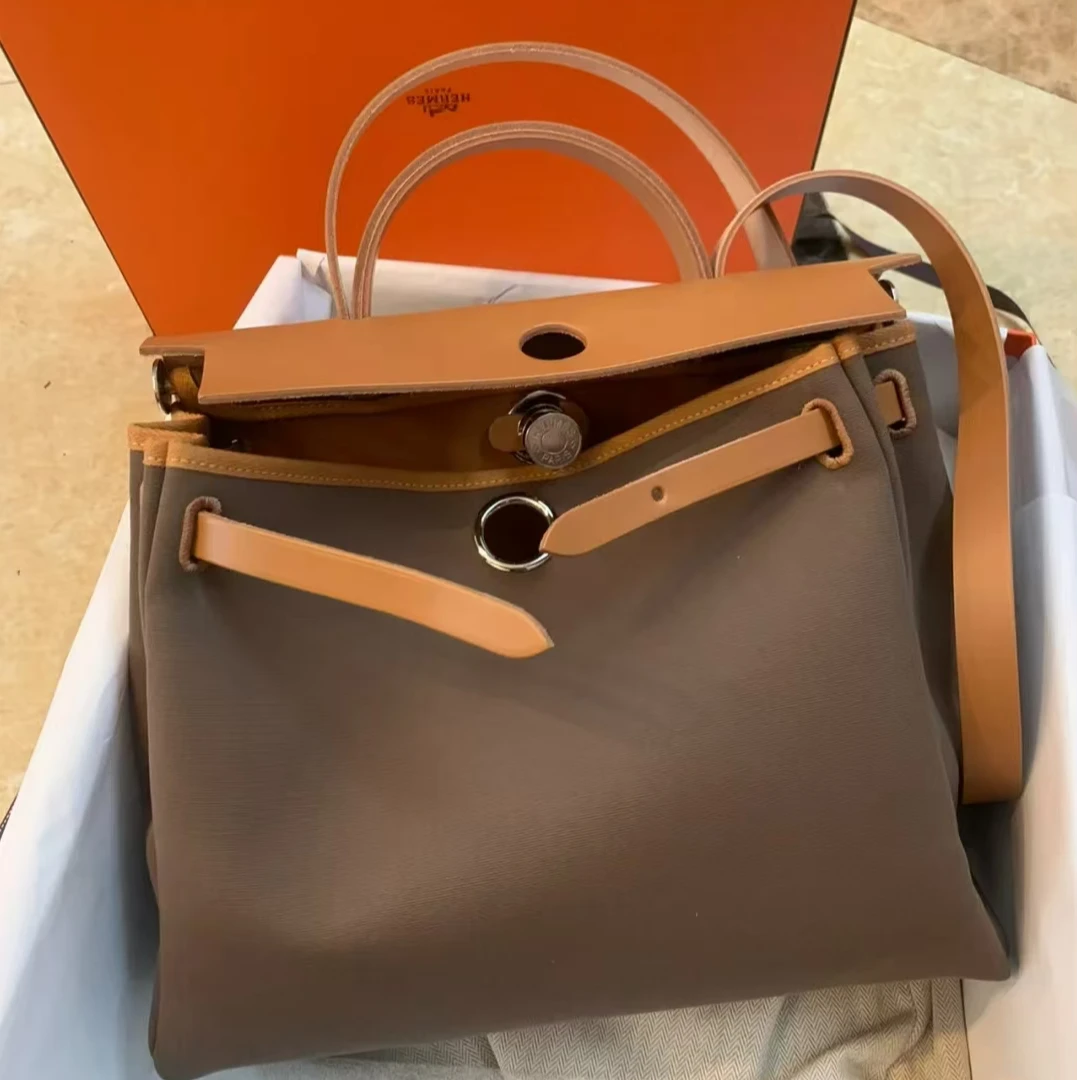 95新 Hermes/爱马仕 青奢荟/乌木色拼焦糖色herbag31手提包/48806
