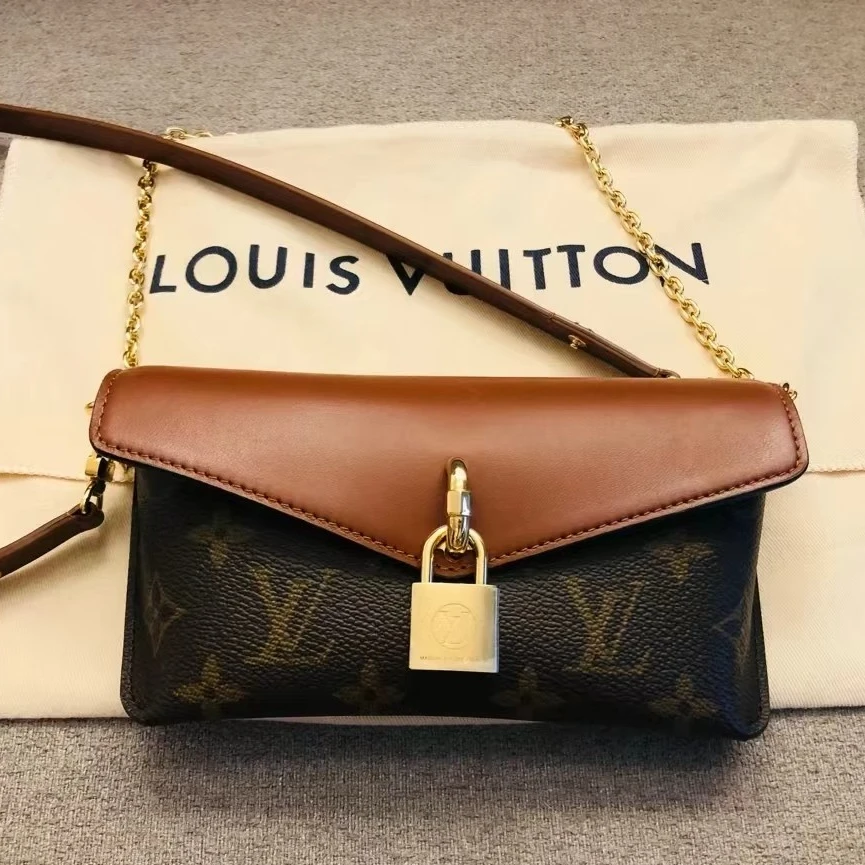 全新未使用 LouisVuitton/路易威登 青奢荟/锁头棕色斜挎包/41087