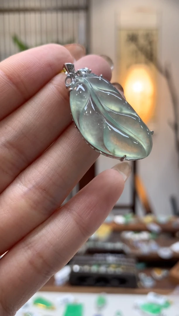 【闪购商品】翡翠吊坠(不含链)18K金镶嵌叶子