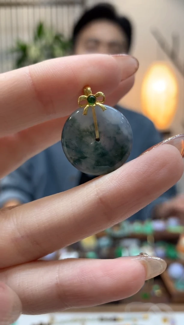【闪购商品】翡翠吊坠(不含链)18K金镶嵌平安扣