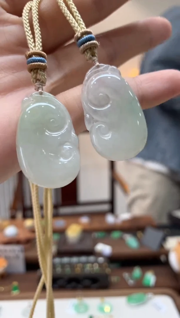 【闪购商品】翡翠吊坠(不含链)未镶嵌如意多样性发货1件