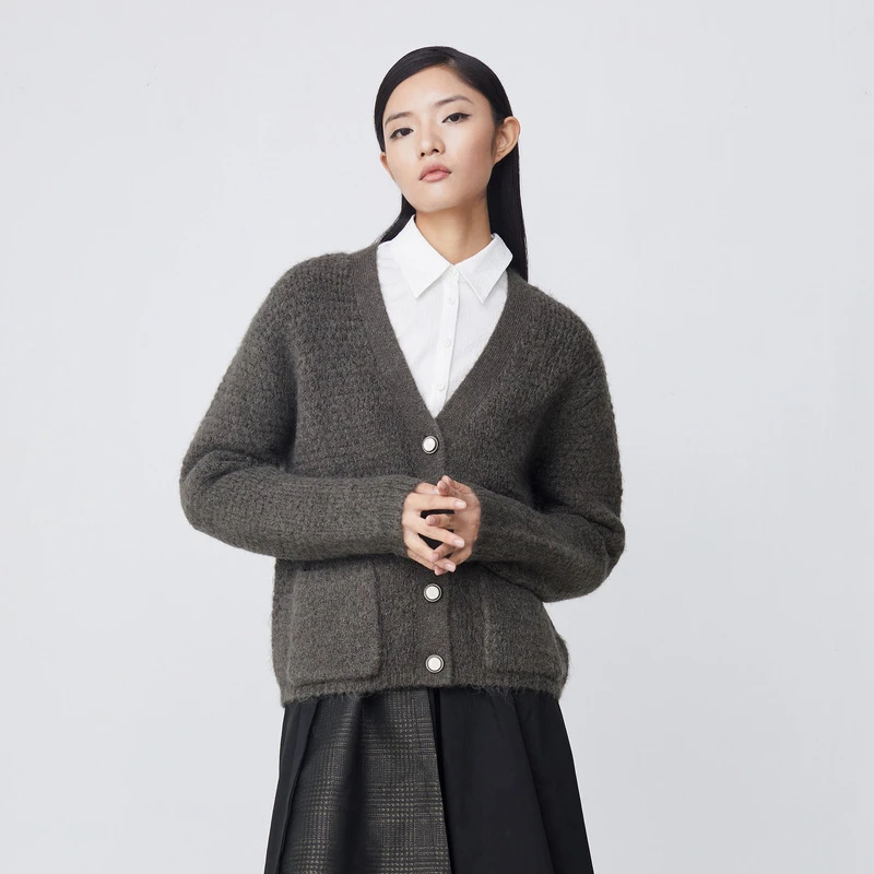 S·DEER圣迪奥女装复古时尚罗纹V领口袋宽松针织衫开衫S21463554