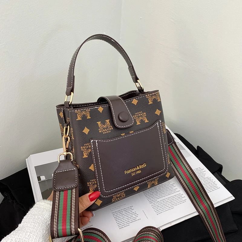 轻奢时尚单肩包女斜挎包印花潮流女包水桶包休闲手提包3977