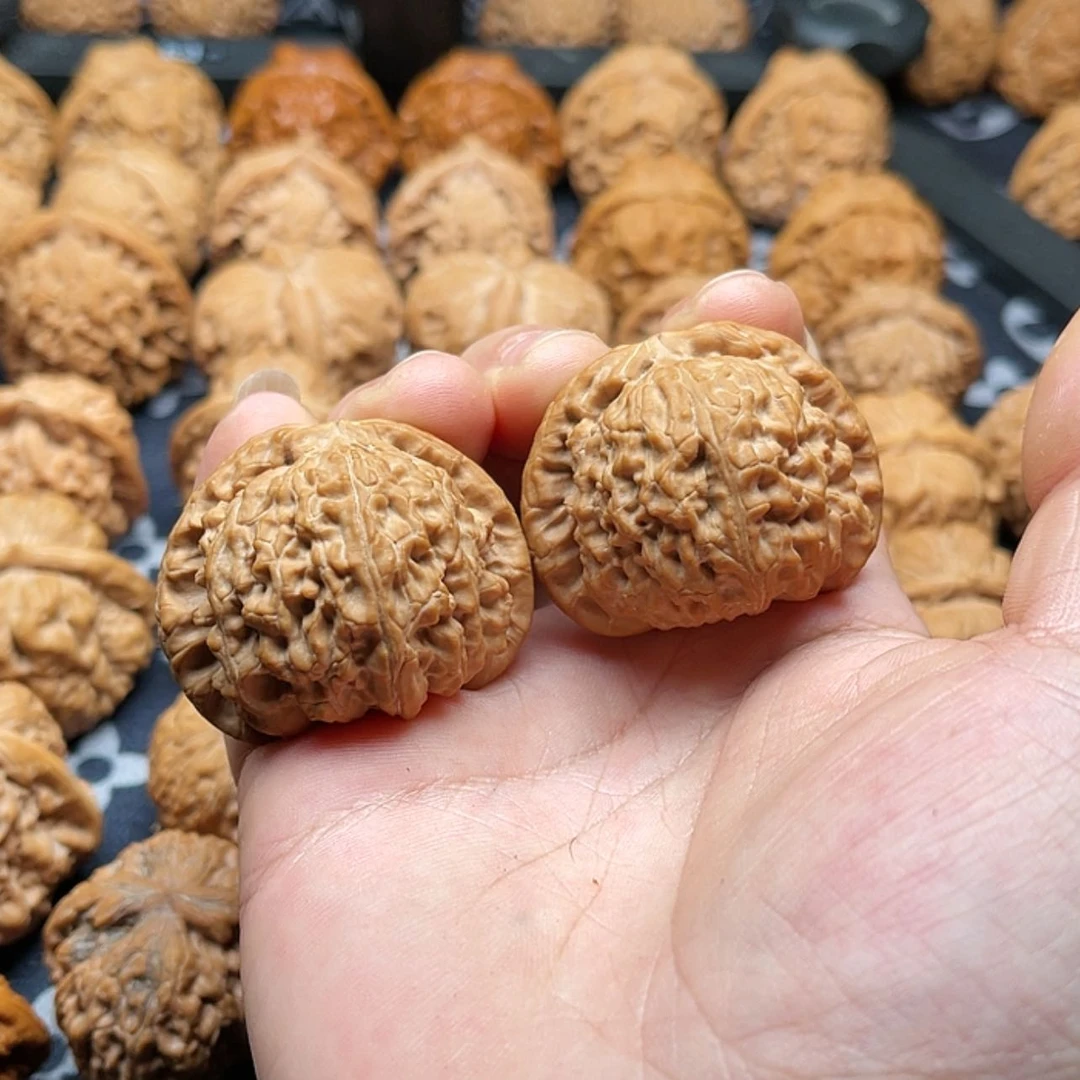 【闪购商品】文玩核桃把件白狮子闷白