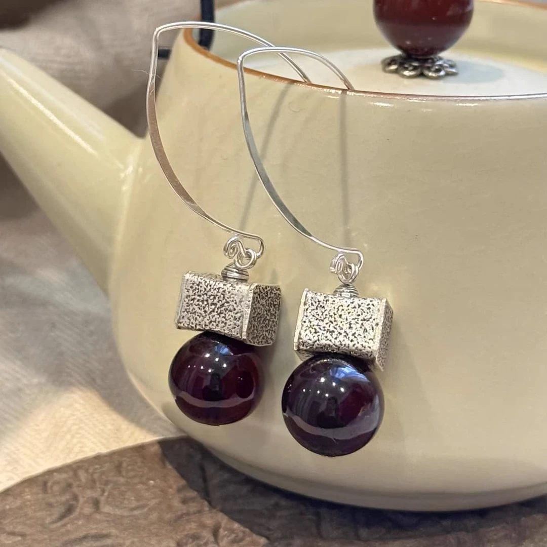 925银耳饰 E25493 <高枕无忧>红色珠珠天方地圆耳钩耳环