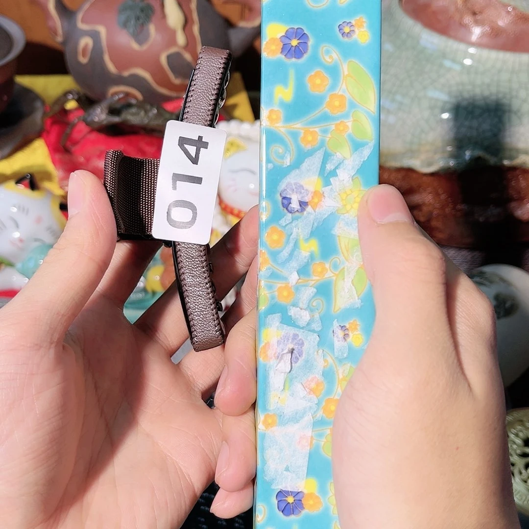 瓷片Xufufccfugiivgvufv