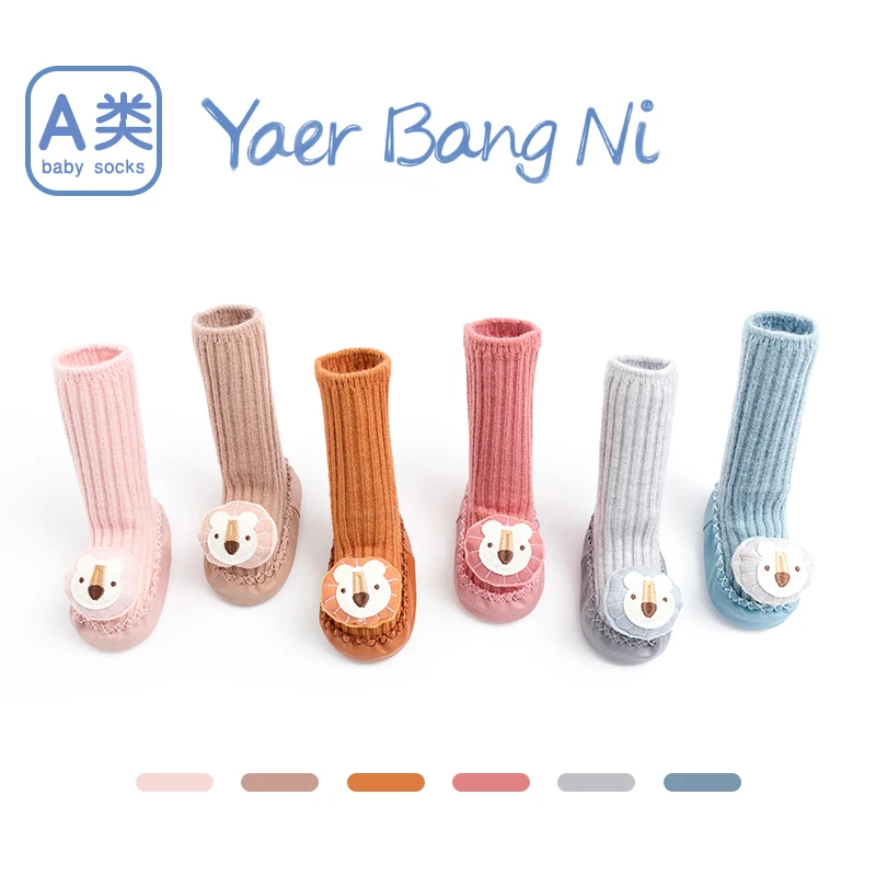 宝宝防滑地板鞋袜双针棉软底防掉公仔长筒内置铃铛婴儿袜子鞋