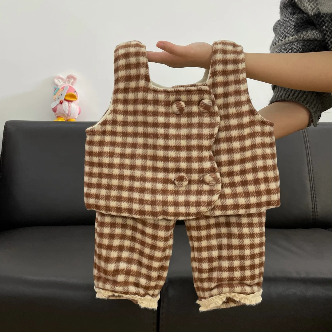 女宝咖色格纹小套装马甲裤子