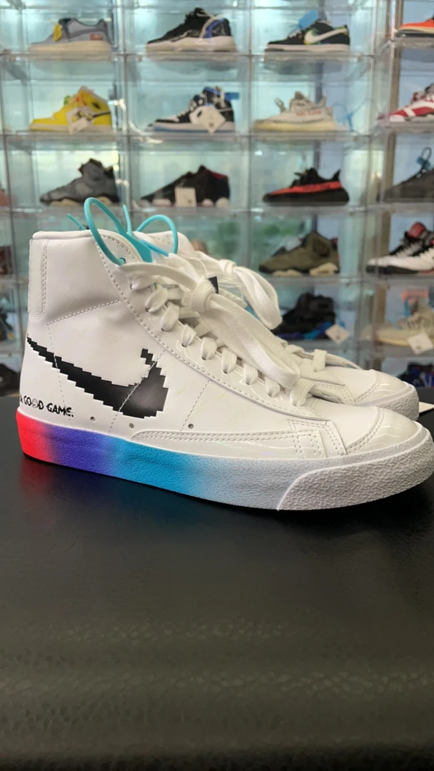 Nike Blazer Mid 77 板鞋白蓝红电玩元素休闲鞋情侣款女士潮