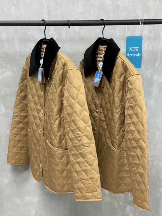 全新未使用 BURBERRY/博柏利 卡其拼色格纹翻领棉服女款外套