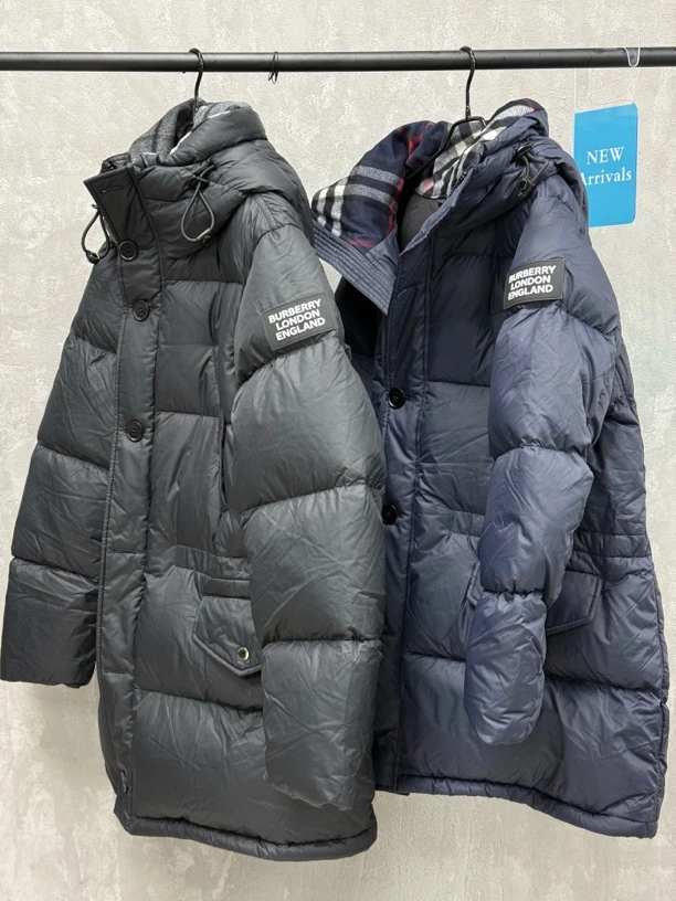 全新未使用 BURBERRY/博柏利 长款连帽格纹内里羽绒服男款秋冬
