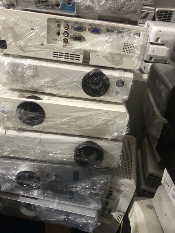 9新  二手 3lcd dlp 品牌投影仪  运费自理