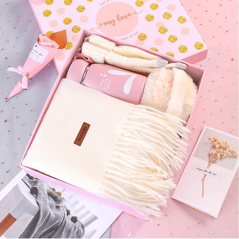 入冬礼物围巾女士秋冬新款高档围脖手套四件套生日礼物送老婆披肩