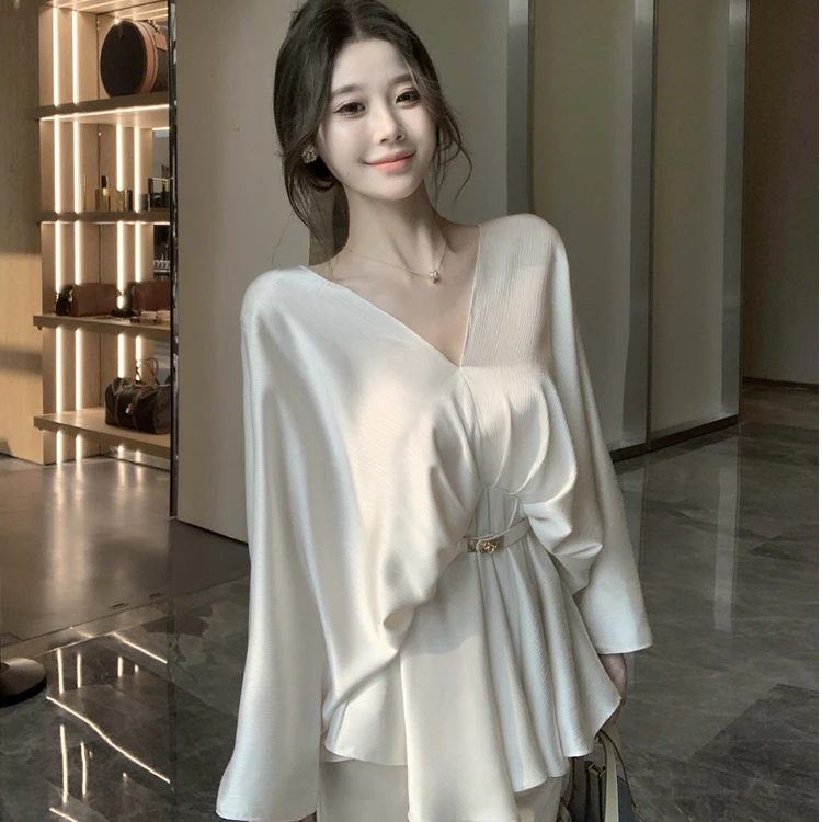 法式白色v领长袖雪纺衬衫女秋季收腰显瘦衬衣蝙蝠袖独特气质上衣