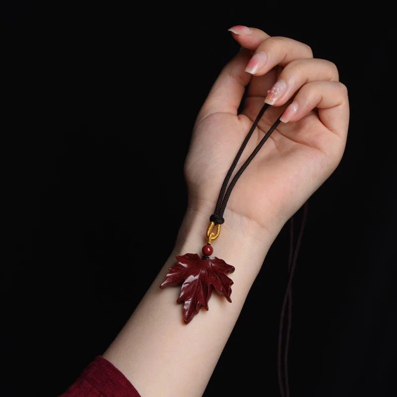 辰砂（处理）朱砂枫叶吊坠，时尚百搭，气质优雅