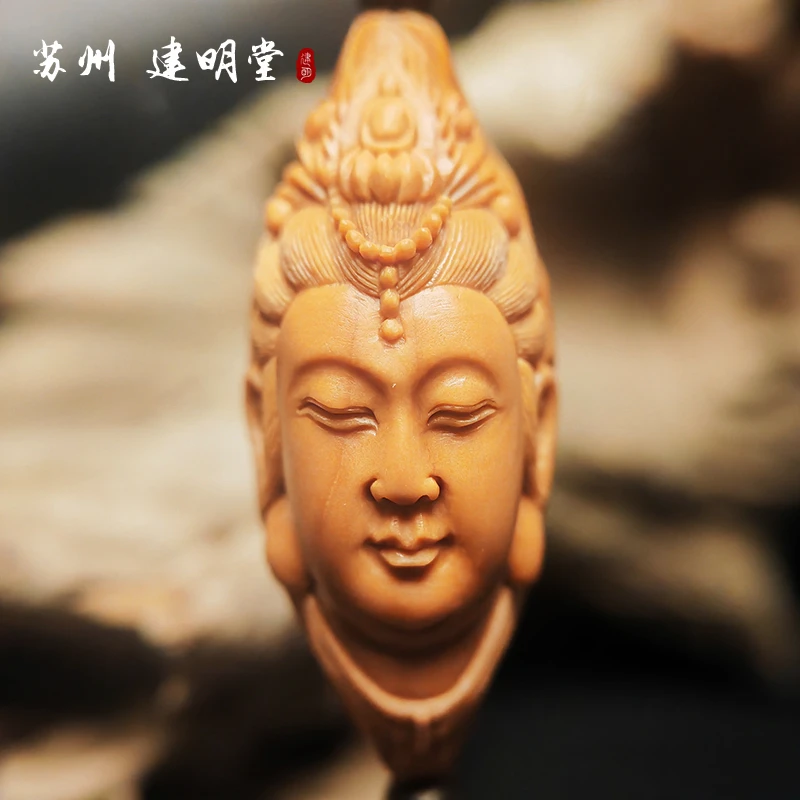 周建明本工《观音像》橄榄核雕圆雕单件苏工