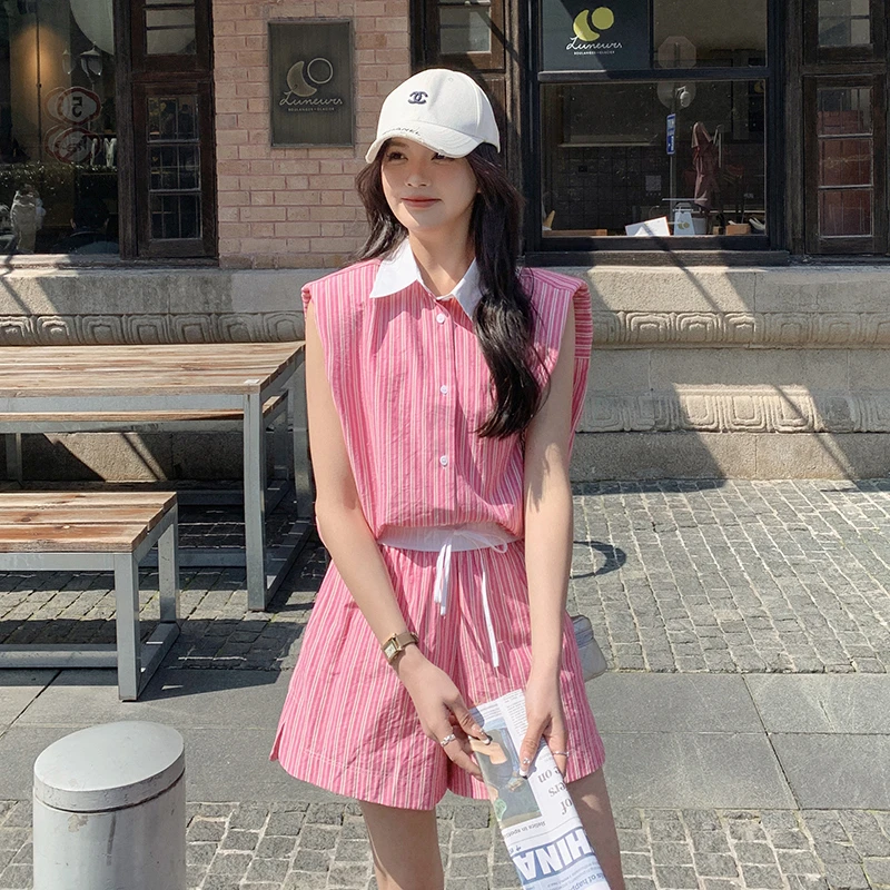 蓝色休闲条纹衬衫套装女夏季2024新款减龄休闲无袖外套短裤两件套