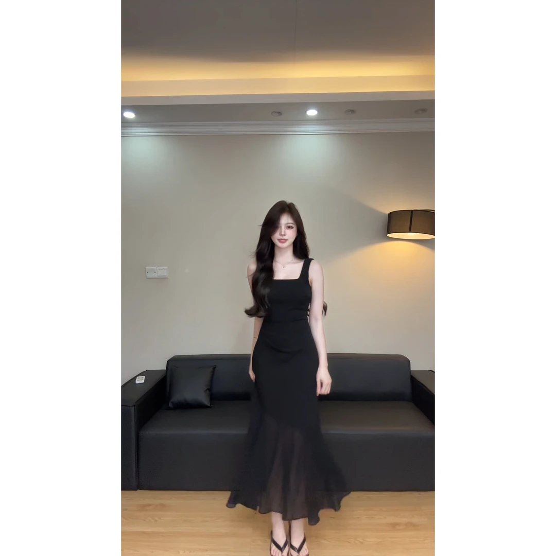 白色拼接吊带连衣裙女夏季法式气质性感收腰修身鱼尾长裙