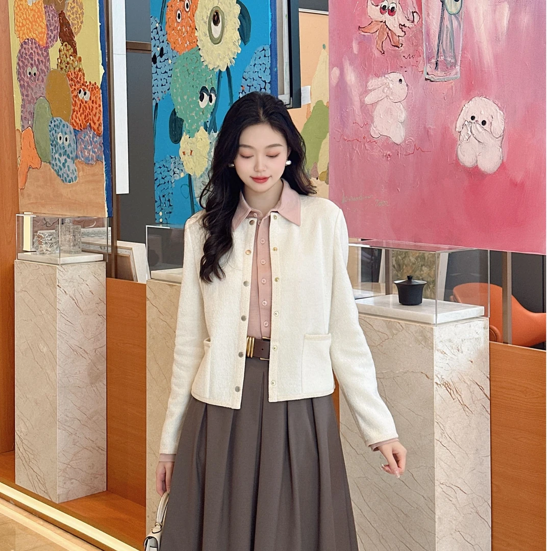 GIRDEAR/哥弟【白雪寻景】圆领长袖短款小香风外套设计感 1400512