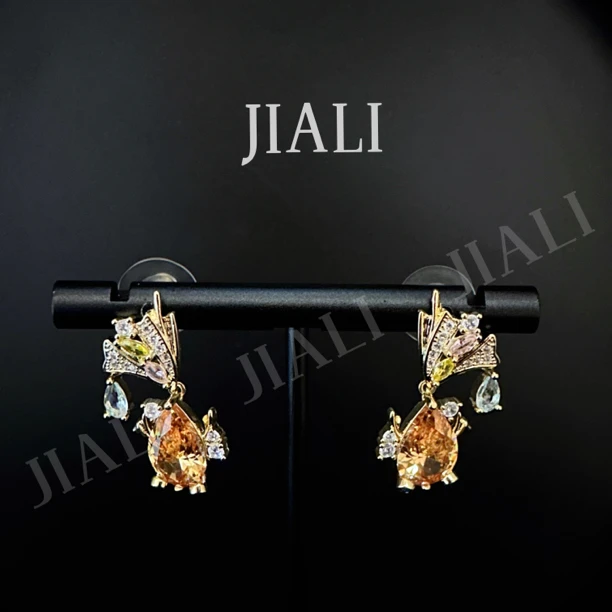 合金合成锆石耳饰 JIALI (大鱼海棠)微镶锆金鱼香槟粉黄鱼尾耳钉