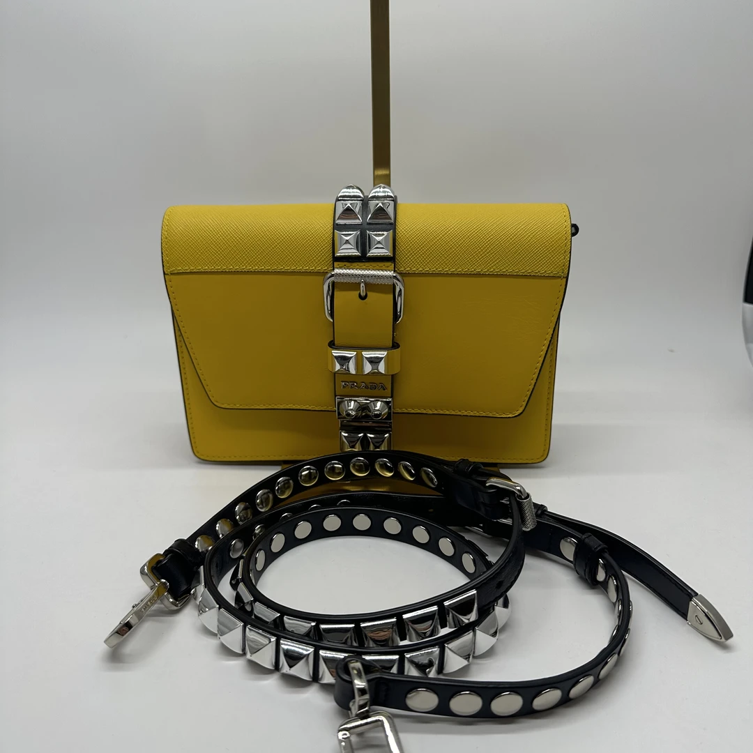 95新 Prada/普拉达 叶奢中古/重工铆钉斜挎包/892222