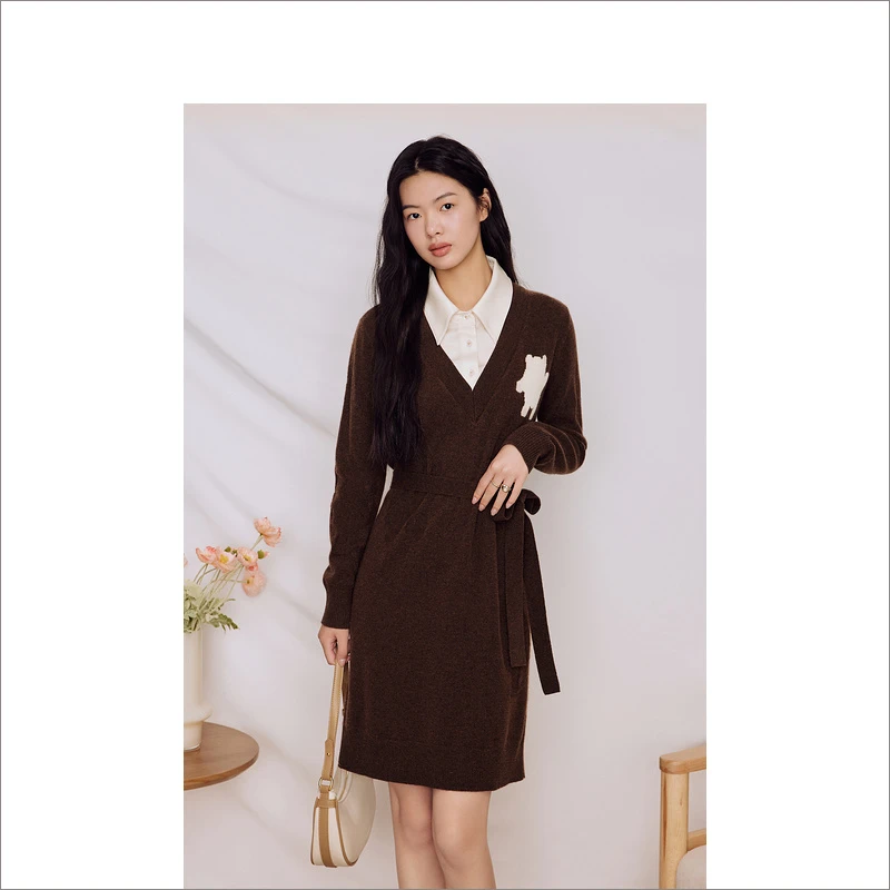 Goodland美地女装冬季撞色复古POLO领绣花女装连衣裙LC33506087