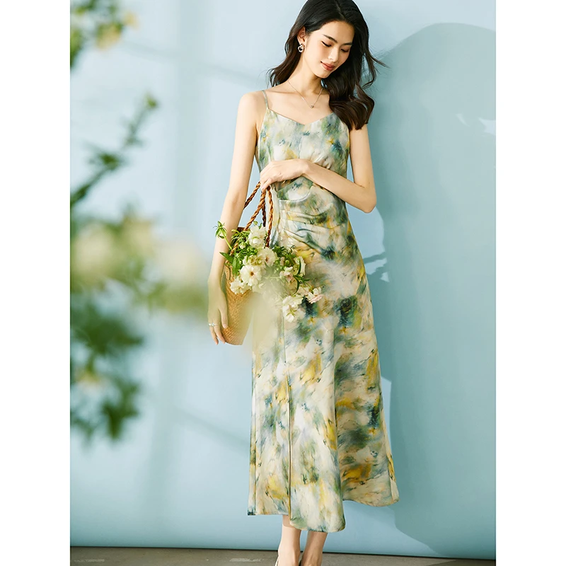 晚白欧若风装丁达尔渐变晕染缎面减龄休闲流行吊带连衣裙23120721